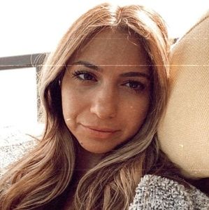 Meet your Posher, Daniela